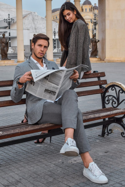 man-and-woman-sitting-on-bench-1661420 copie